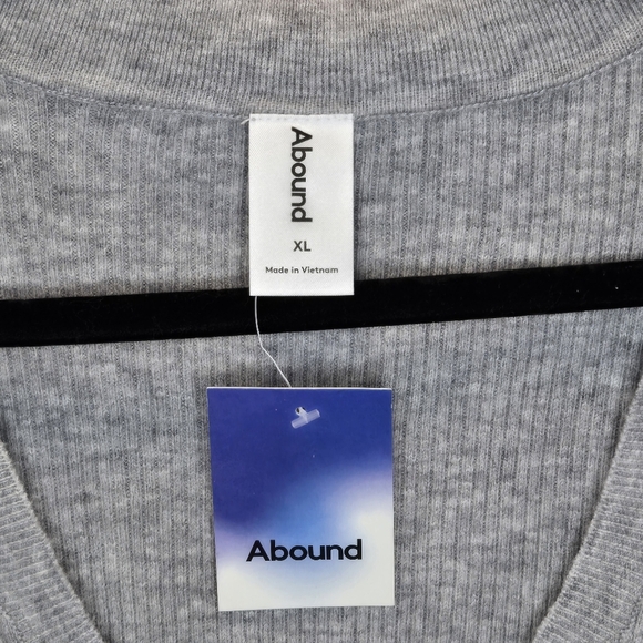 Abound Women's Gray Sweater Size XL NWT - Picture 2 of 8